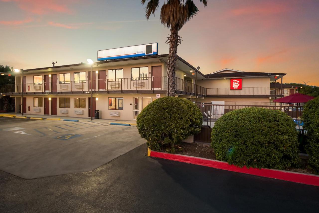 Red Roof Inn San Antonio E - Frost Bank Center Bagian luar foto